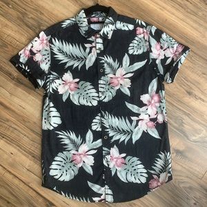“Denim & Flower” short sleeve button down. Men’s S